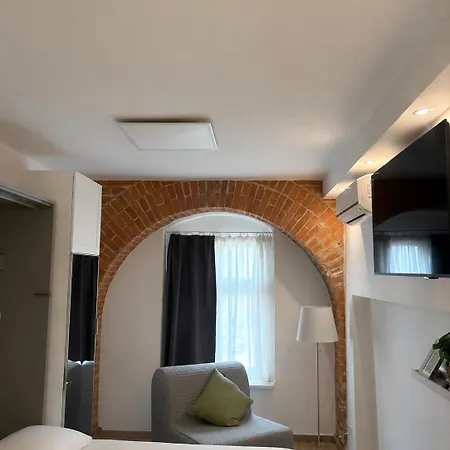 Hope Compact & Fully Equipped Near Main Station In