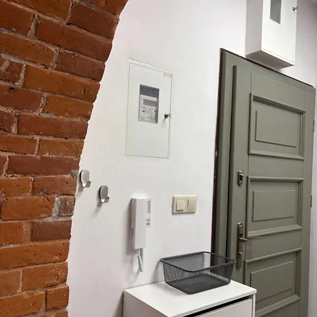 아파트 Hope Compact & Fully Equipped Near Main Station In